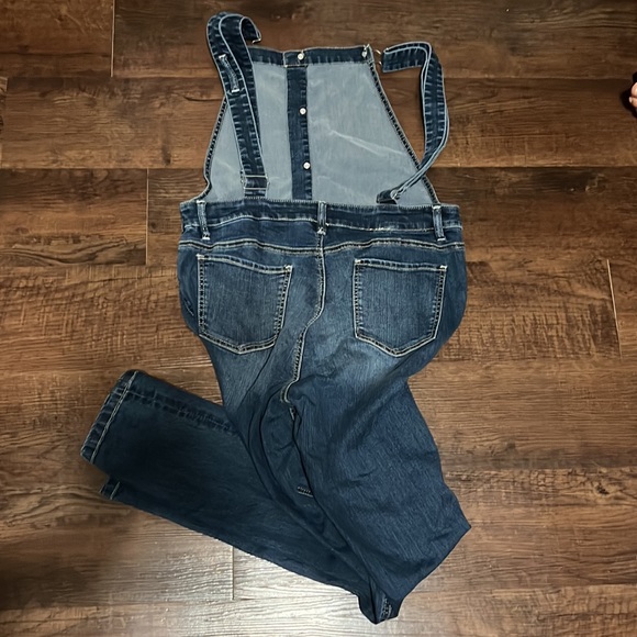Overall Jeans - Picture 2 of 5